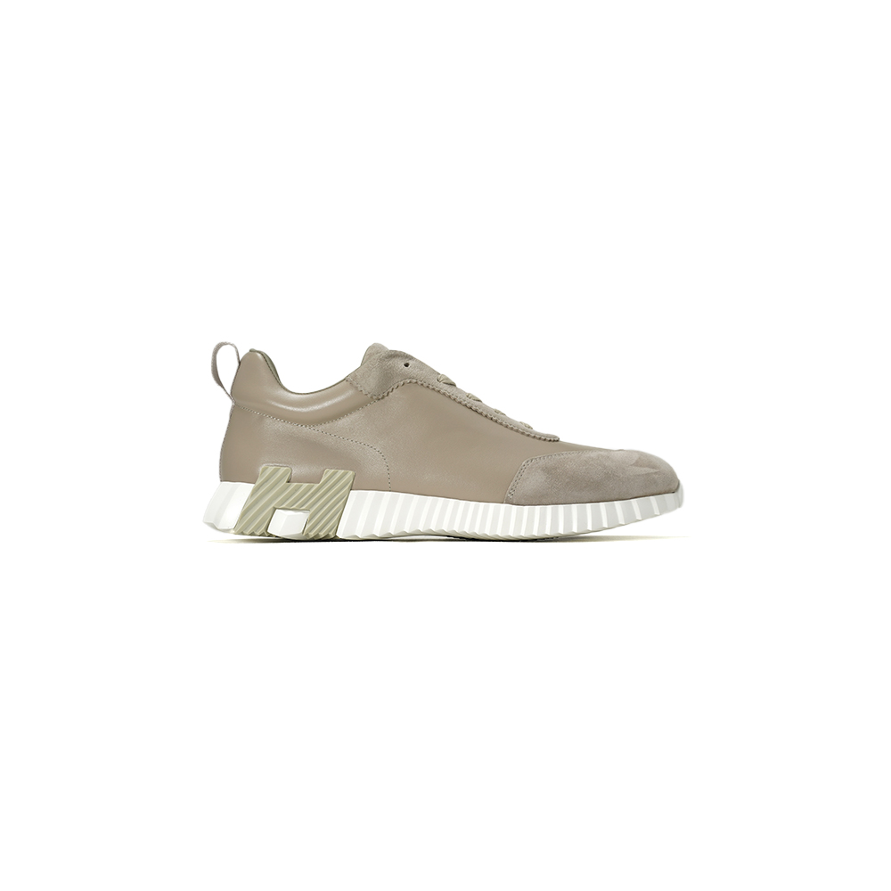 Bouncing Sneaker