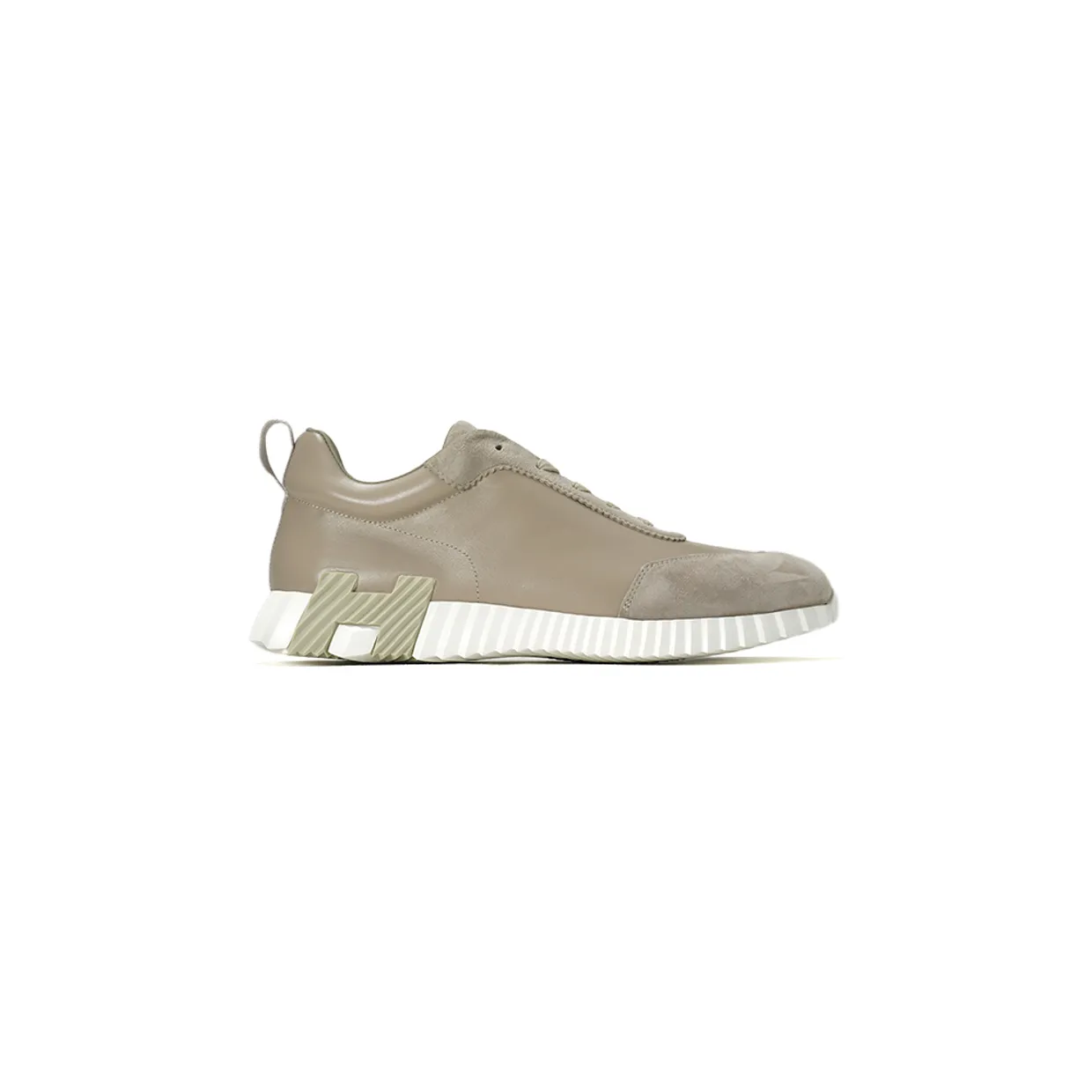 Bouncing Sneaker